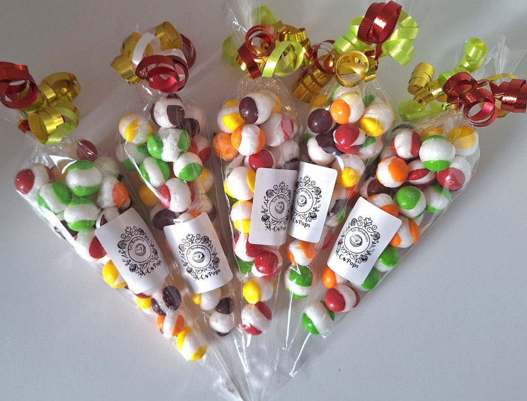 Cônes de bonbons arc-en-ciel lyophilisés